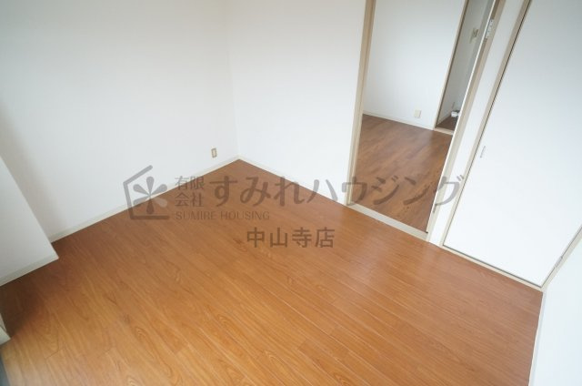 プレアール宝塚泉町の洋室