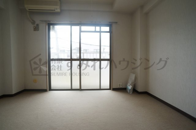 プレアール宝塚泉町の寝室|参考、同建物・反転間取りの号室