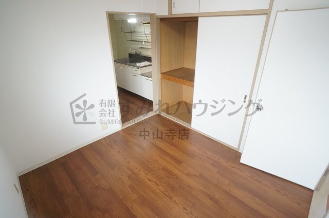 プレアール宝塚泉町の居間・リビング