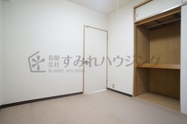 プレアール宝塚泉町の洋室|参考、同建物・反転間取りの号室