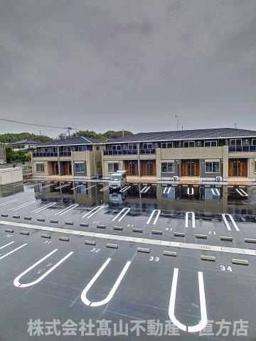 北九州市八幡西区楠橋下方１丁目のアパートの駐車場
