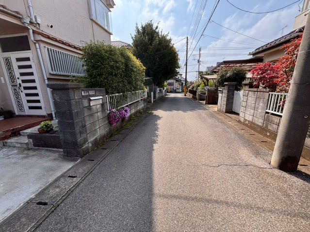 八街市八街ほ　二世帯　中古戸建の前面道路含む現地写真
