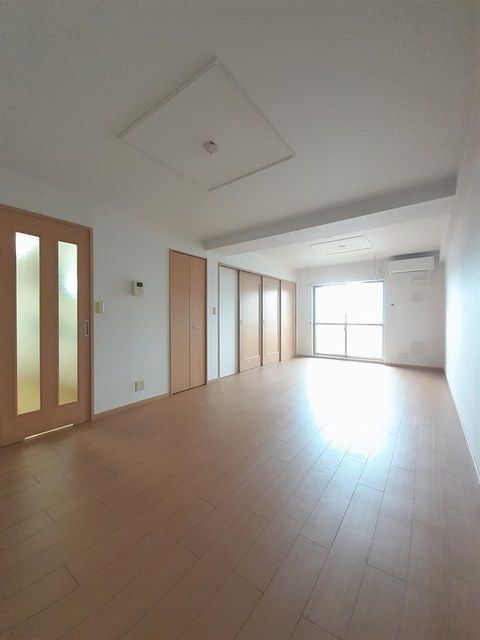 イースト　エクラン