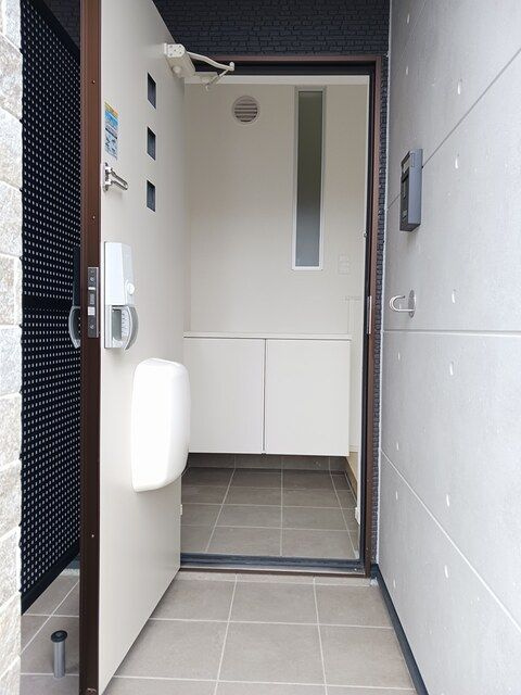 ヒカルサ藤枝茶町Ⅱの玄関