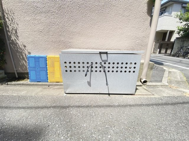 メゾンドショコラのその他共用部分|敷地内ゴミ置き場です☆