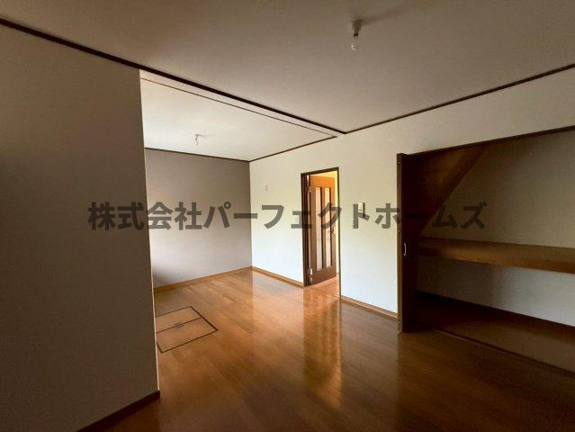 三井南町戸建　賃貸の居間・リビング|ゆったりとした居間です
