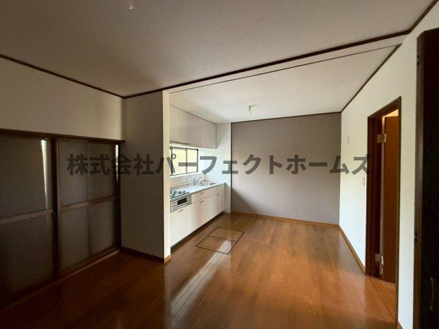三井南町戸建　賃貸の居間・リビング|おしゃれな居間です