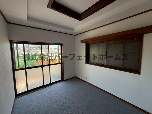 三井南町戸建　賃貸の内装|明るい色調の室内です