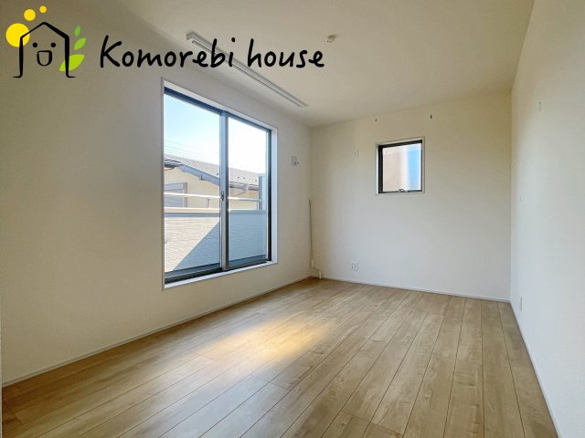 上尾市小泉　新築一戸建て　リーブルガーデン　01の寝室|開放的な寝室です