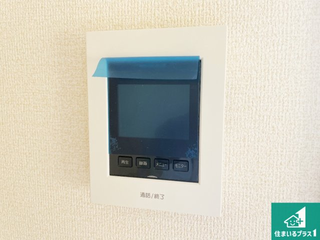 川西市向陽台　第4期　新築一戸建ての防犯設備|カラーモニターインターホン！声だけでなく来訪者の姿や顔がモニターで確認できるので、小さなお子様がいらっしゃるご家庭でも安心できます！