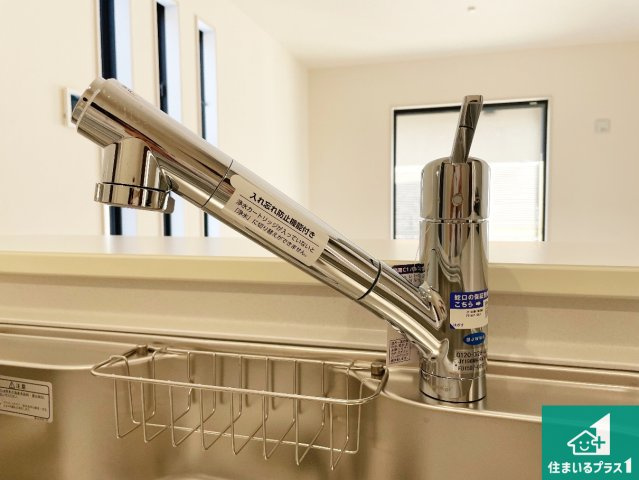 川西市向陽台　第4期　新築一戸建ての設備|浄水器を内蔵！炊飯時、お茶を作る時に安心してお水を使えます！お湯と冷水、浄水と原水、シャワーの切替えもワンタッチです！
