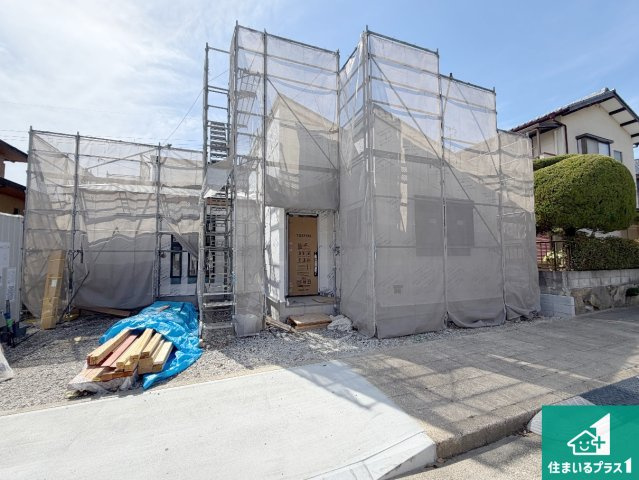 川西市向陽台　第4期　新築一戸建ての外観|周辺は落ち着いた街並みの住宅地！子育てがしやすい住環境です！まだ未完成ですが、現地でしかわからない事もございます。是非一度ご覧ください。