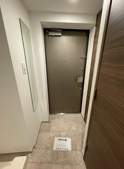 MEJIRORESIDENCEの玄関