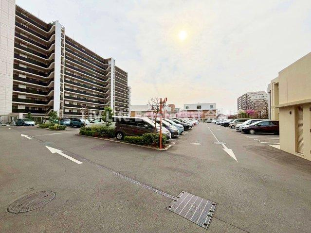 プレミストひばりが丘の駐車場
