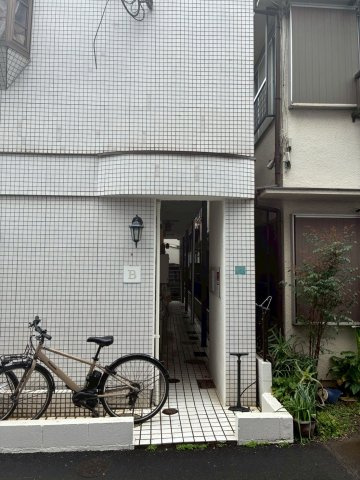 コーポ巣鴨B棟のエントランス