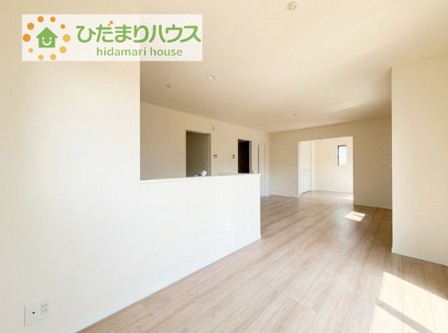 【居間・リビング】 | 我孫子市湖北台5丁目11番　新築戸建　B号棟 | リビングの大きな窓からは、暖かな日の光が降り注ぎます・・・