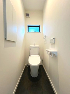【トイレ】 | 木更津市金田東　中古戸建　袖ヶ浦駅 | ２階にもトイレが設置されています。