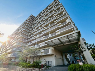【外観】 | グリーンビュー鶴見一号棟 | イオンモール徒歩3分！全面リフォーム済み・南西向きで明るい4LDK