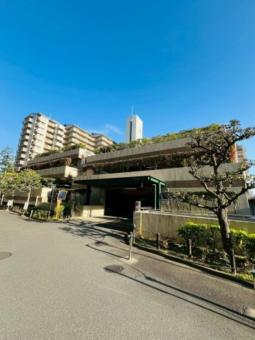 グリーンビュー鶴見一号棟の駐車場