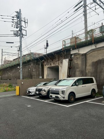 フォレストメゾン三河島の駐車場