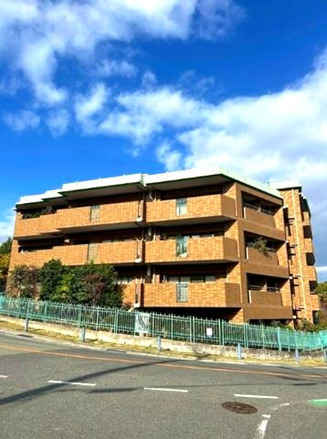 ファミールヒルズコート上甲東園の外観