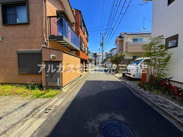 狛江市中和泉5丁目 京王線 国領駅 売地の前面道路含む現地写真