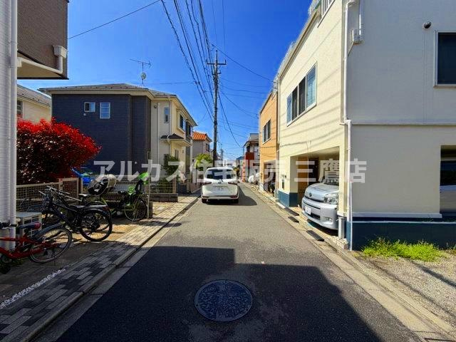 狛江市中和泉5丁目 京王線 国領駅 売地の前面道路含む現地写真