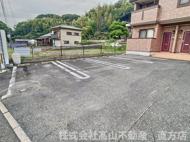 フォーリストメゾンⅠの駐車場