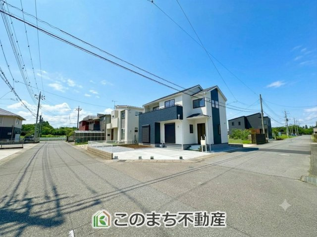 LiveleGarden.S栃木市都賀町升塚第2の前面道路含む現地写真|前面道路は広々としてます！運転が苦手な方でもお車の出し入れ簡単で安心です☆
