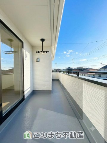 LiveleGarden.S栃木市都賀町升塚第2のバルコニー|"南向きバルコニーがございます！
陽当りが確保されておりますので洗濯物も速乾です！"
