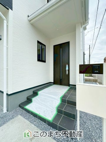 LiveleGarden.S栃木市都賀町升塚第2の玄関|玄関周りは家の顔！スタイリッシュな玄関が特徴です！

