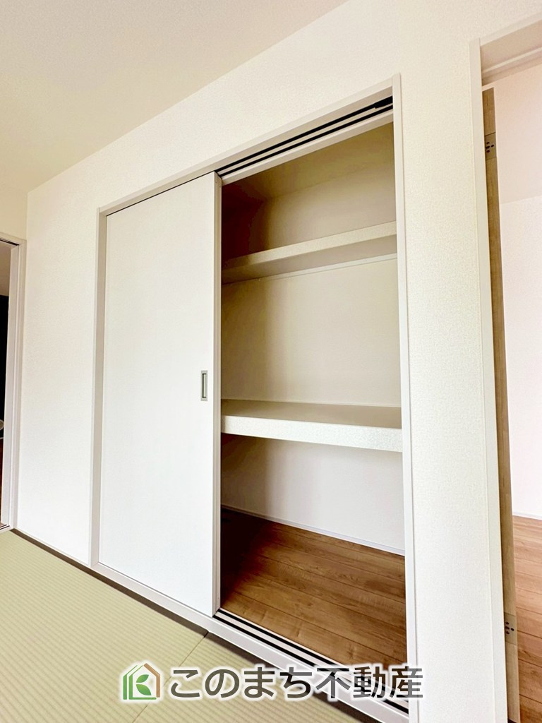 LiveleGarden.S栃木市都賀町升塚第2の収納|和室の収納スペースは中棚が付いてますので、お布団をしまうのに最適です♪
