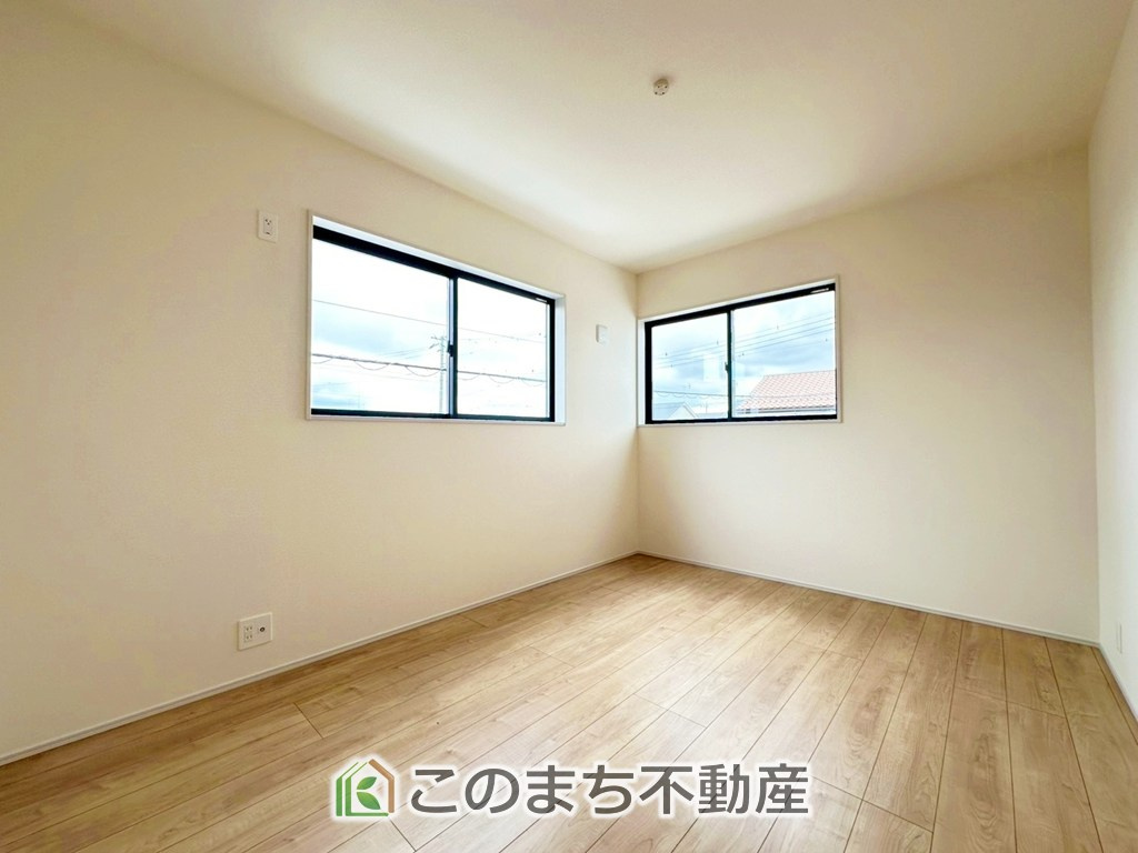 LiveleGarden.S栃木市都賀町升塚第2の洋室|柔らかい陽光が差し込む明るいお部屋を演出する設計。彩光の取れる窓が気持ちの良いお部屋を創り上げます。
