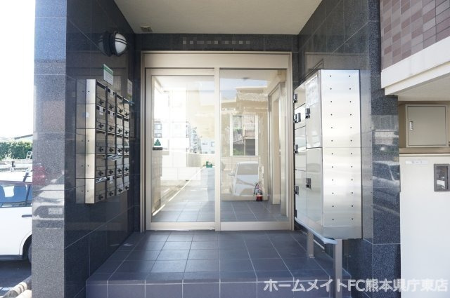 熊本市東区保田窪５丁目の賃貸マンションのエントランス