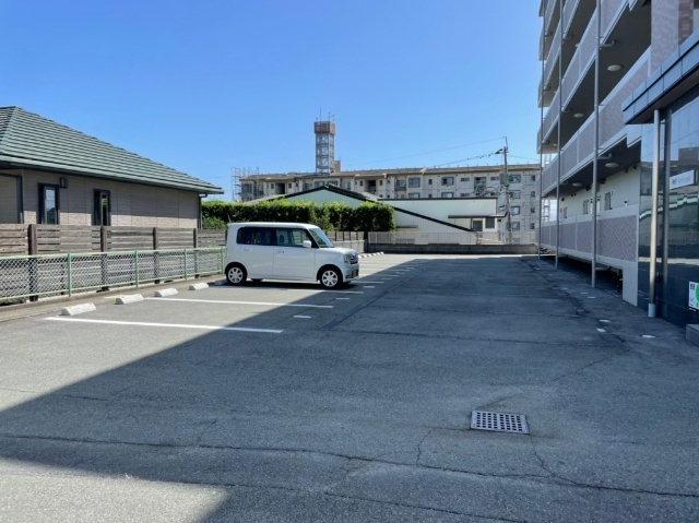 熊本市東区保田窪５丁目の賃貸マンションの駐車場