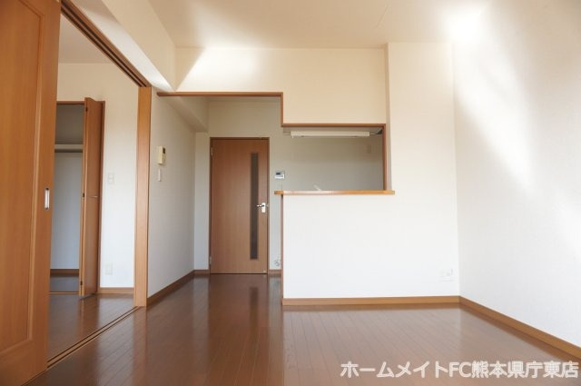熊本市東区保田窪５丁目の賃貸マンションの居間・リビング