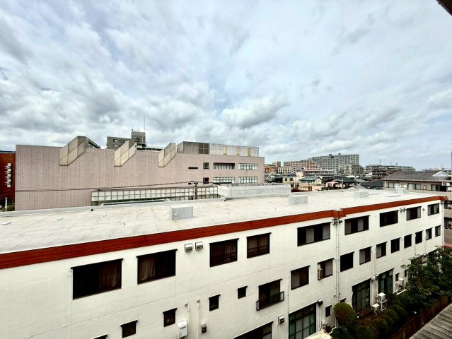 トーア浦安マンションA棟の展望|空の広がりを感じられるロケーションで、開放感ある暮らしを実現します。