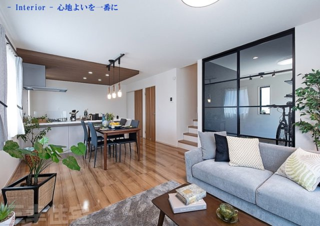 碧南市霞浦町の構造・工法・仕様|1邸1邸にこだわったデザイン。シンプルでありながら飽きのこない長く使える美しさを考慮した上質なデザインは、お客様から高い評価をいただいております。価値あるデザイン住宅で心地よい暮らしをお届けします