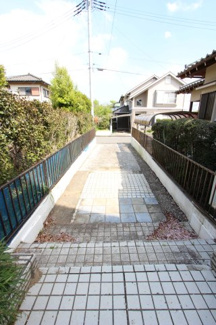 【駐車場】 | 印旛郡栄町南ケ丘二丁目戸建 | 駐車スペース2台分確保！（縦列での駐車・車種制限あり）
