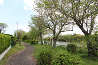【展望】 | 印旛郡栄町南ケ丘二丁目戸建 | 敷地南側は桜並木の遊歩道・川を望む立地・お散歩にピッタリですね！