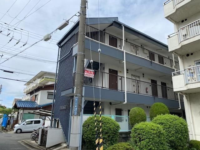 フローレスシャトーのエントランス|建物の内部です