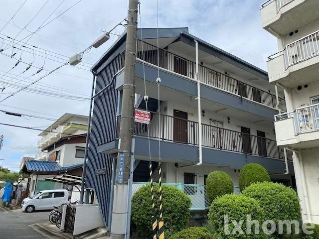 フローレスシャトーのエントランス|建物の内部です