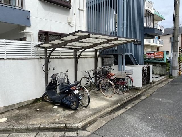 フローレスシャトーの周辺