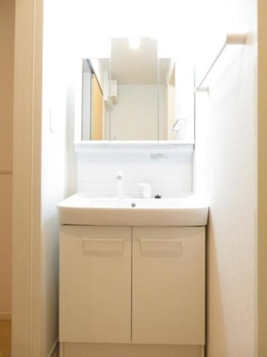 【洗面所】 | ガーベランスＢ | 広い洗面スペース