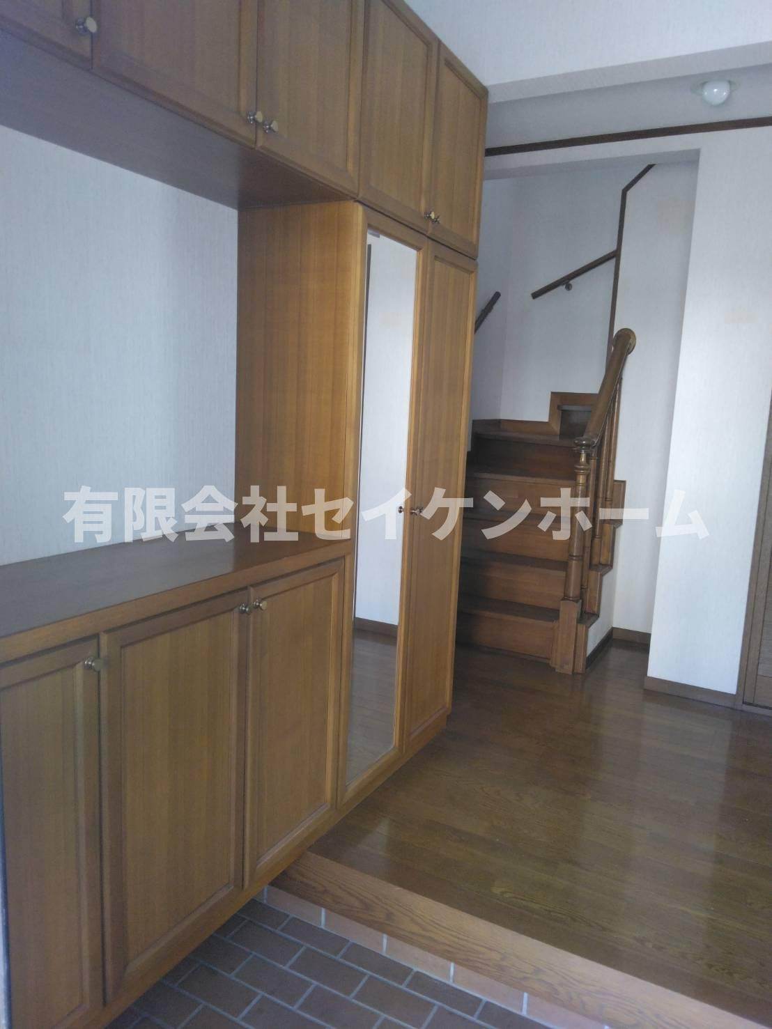 熊谷市妻沼東4丁目　中古住宅の玄関