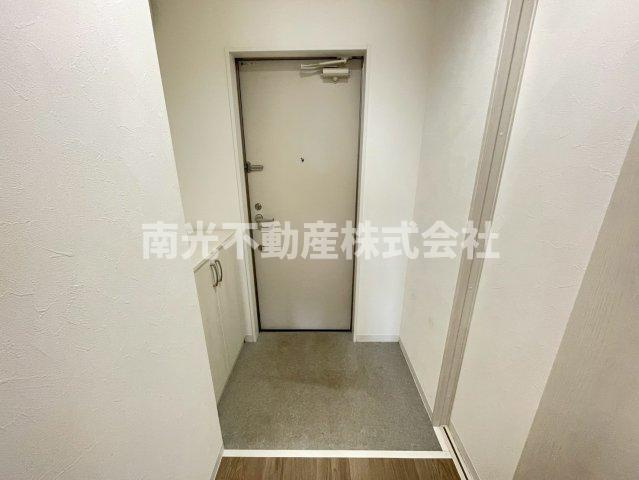 アート東大阪Bの玄関