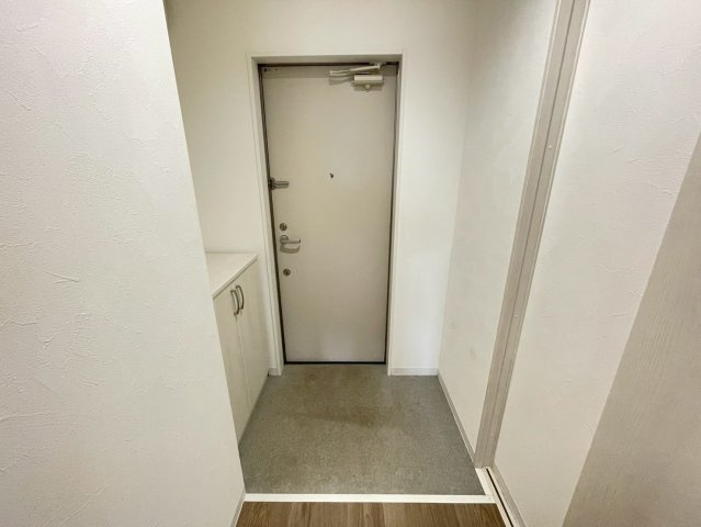 アート東大阪Bの玄関