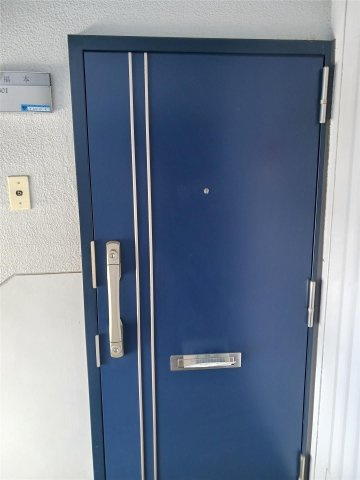 平田台住宅１４号棟の玄関