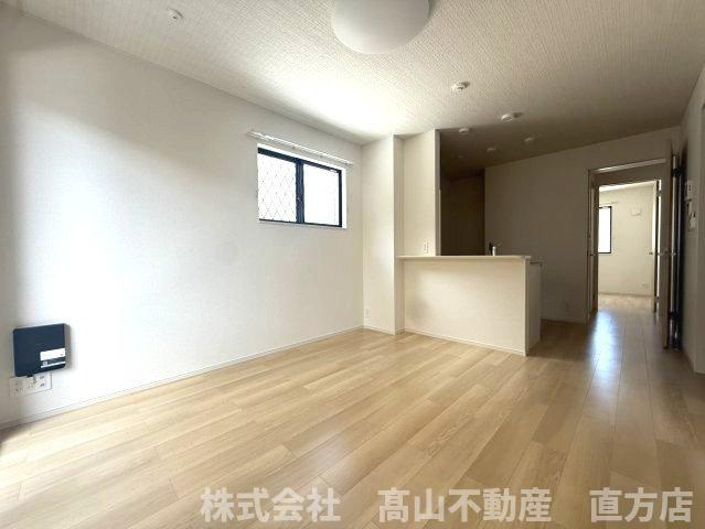 直方市大字直方のアパートの居間・リビング