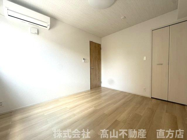 直方市大字直方のアパートの洋室